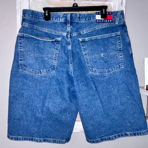 Tommy Hilfiger Vintage Jean Shorts Men’s Size 38 Blue Denim Y2k Flag Logo - Picture 1 of 8